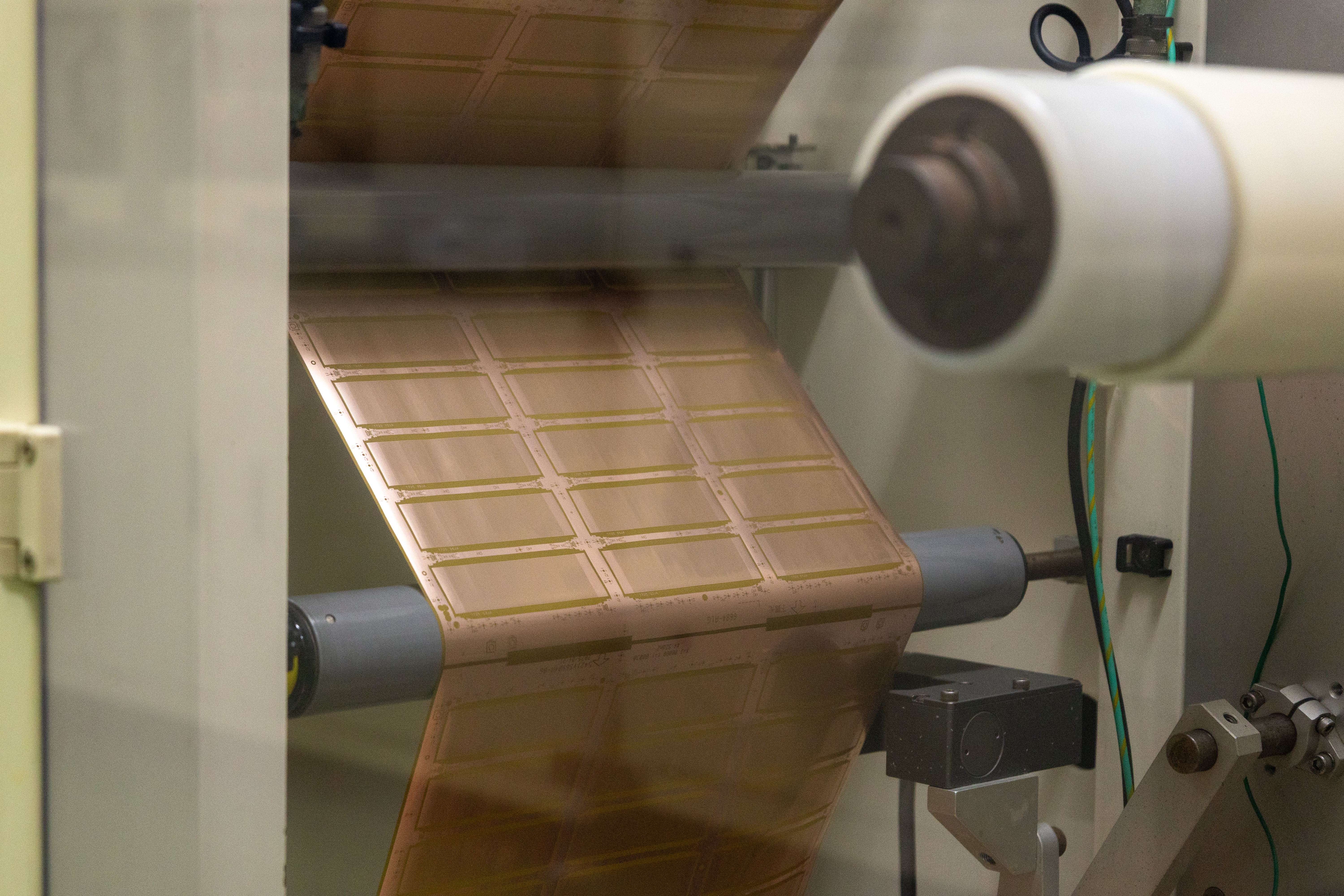 軟性印刷電路板重量輕、厚度薄、柔軟、可彎曲,75%佔比是應用於智慧型手機。 軟性印刷電路板重量輕、厚度薄、柔軟、可彎曲,75%佔比是應用於智慧型手機。